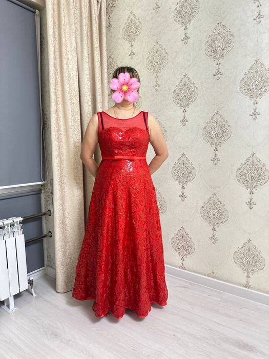 Платья  красного цвета с поетками