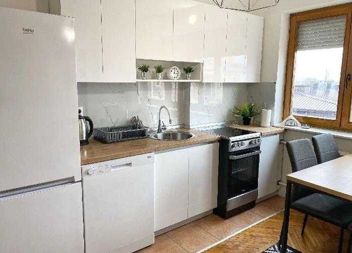 Дава се под наем Двустаен апартамент в Бургас, Лазур - 65 кв.м за 219.3 € - Снимка #1