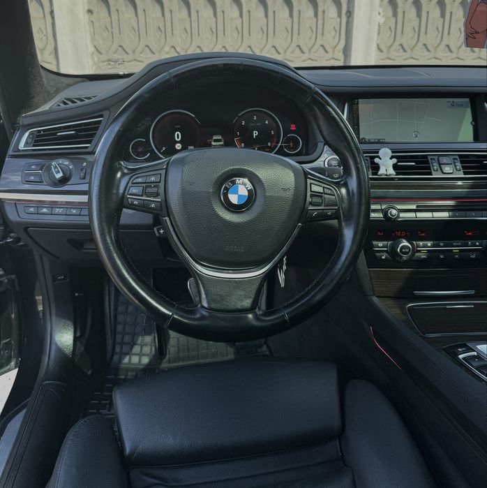 BMW 740d xDrive 2015 – Navigație, Trapa, Distronic++, Încălzite, NEGRU