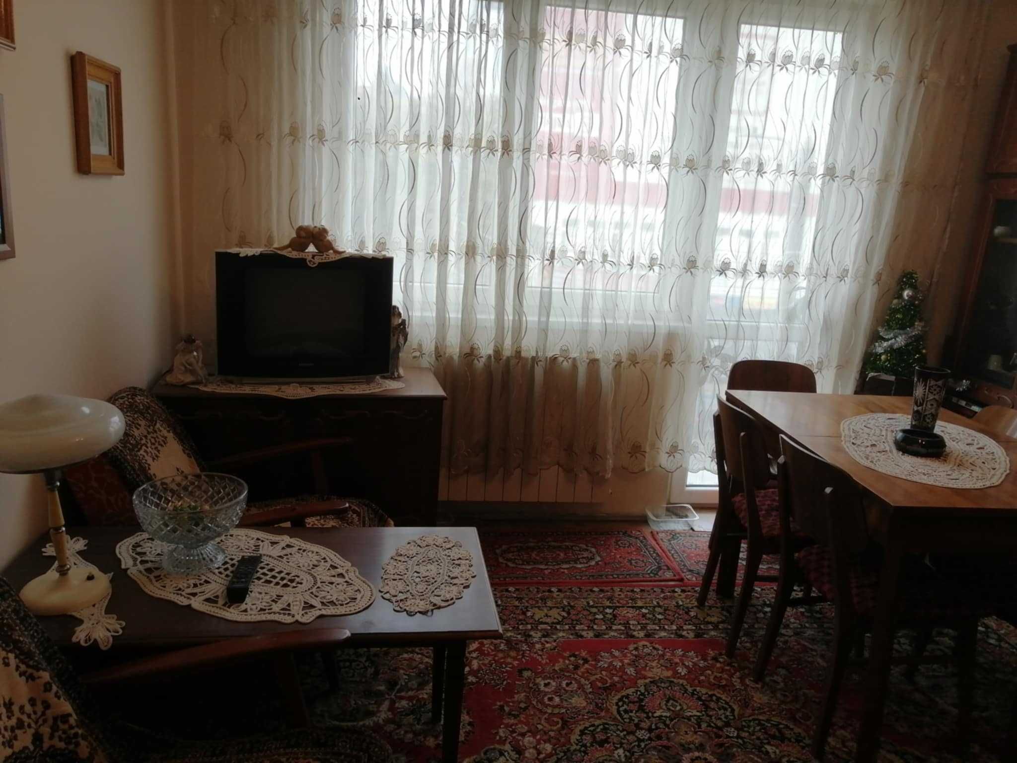 Vand mobila de sufragerie