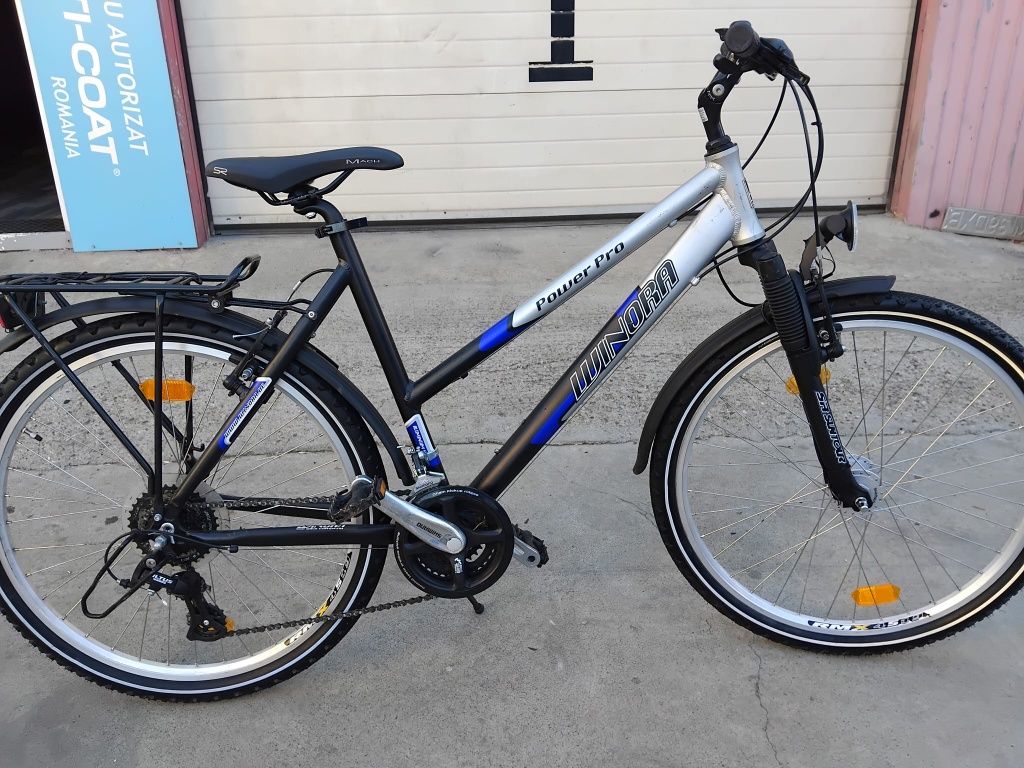 Vând bicicleta din aluminiu pentru damă