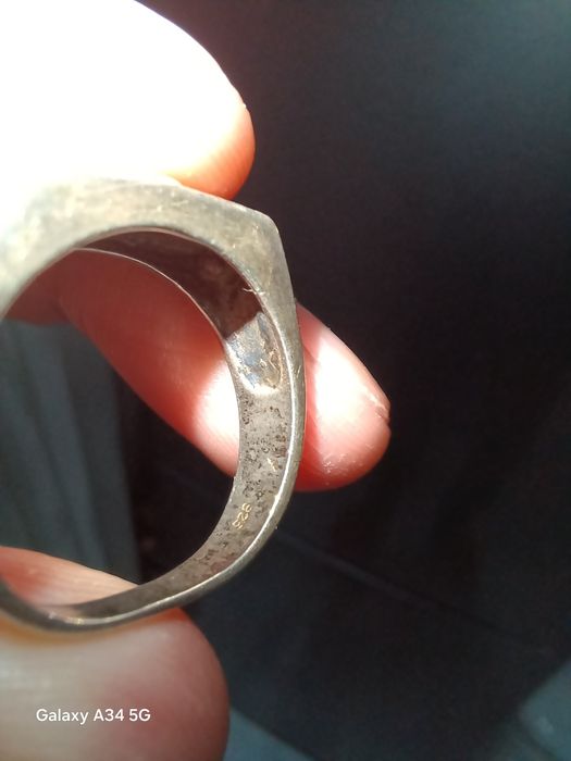 Продаётся кольцо серебро