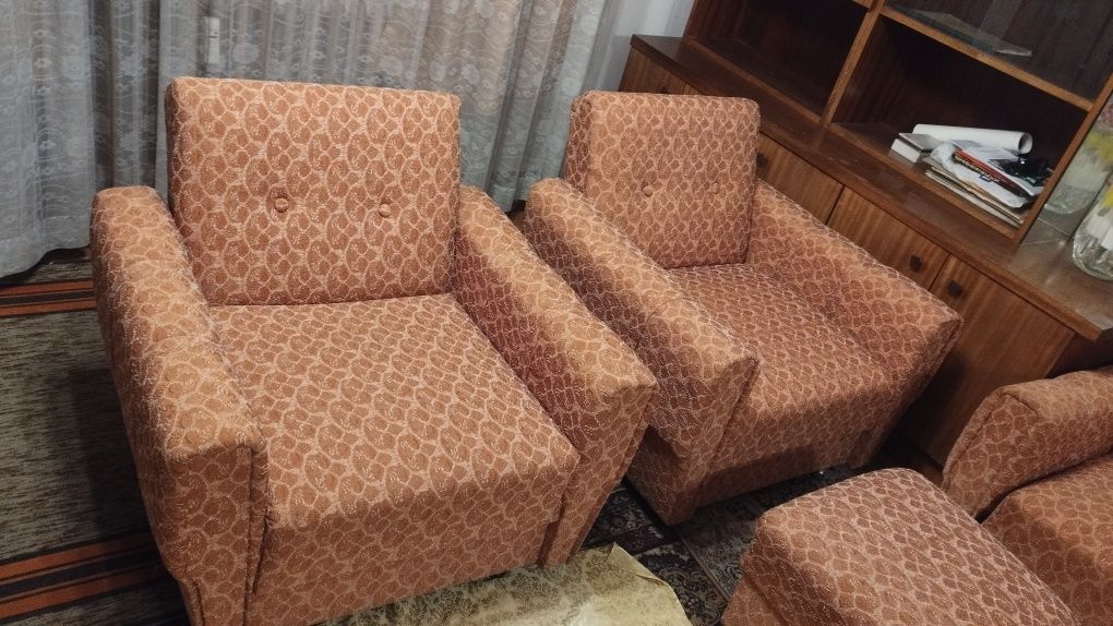 Холна гарнитура 1 диван, 2 фотьойла, 2 табуретки