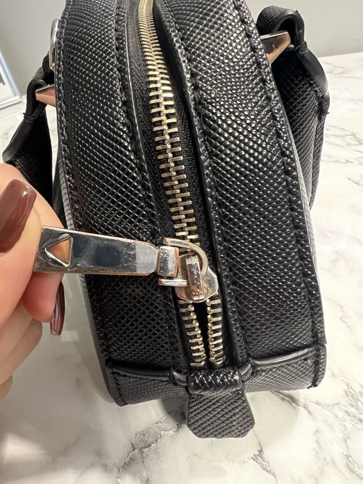 Черна чанта GUESS