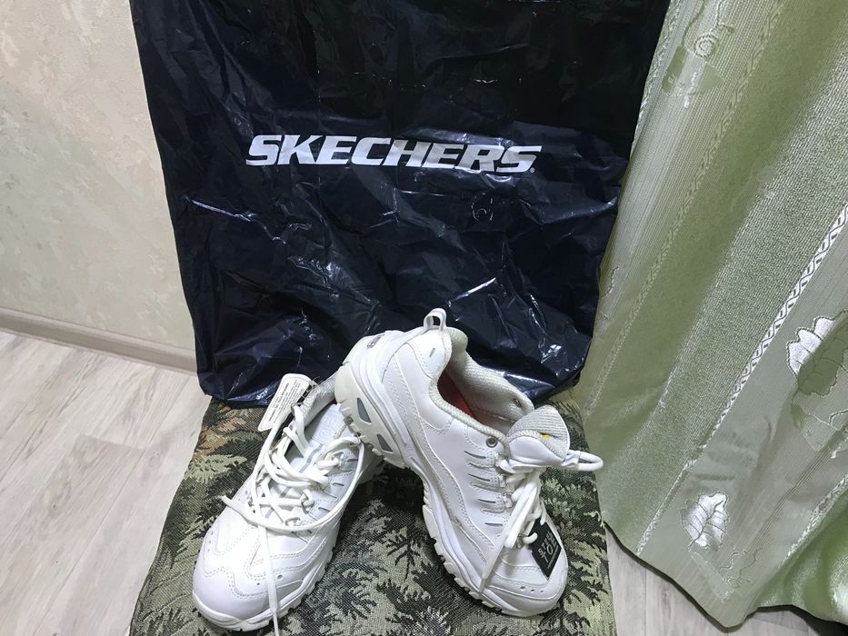 Белые кроссовки унисекс с укрепленным носком Skechers 8