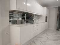 Apartament cu 3 camere de vanzare complet mobilat .