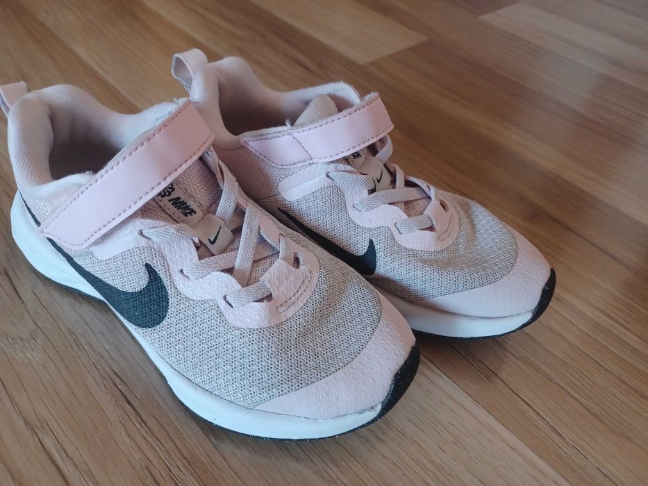 Маратонки за момиче Nike