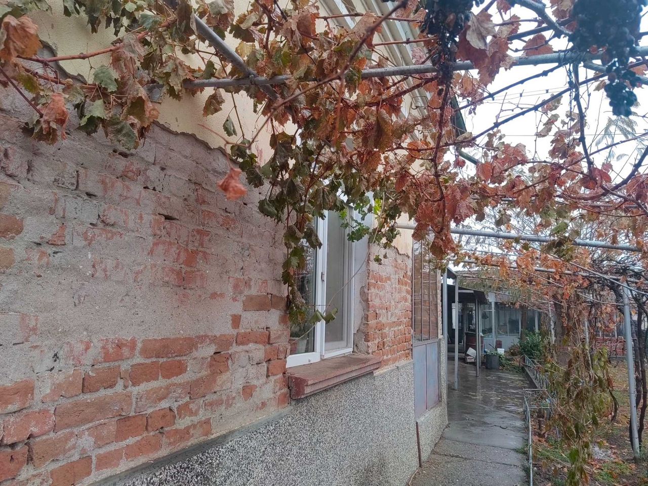 Продава се Къща в Мизия - 120 кв.м за 638 €/кв.м - Снимка #2