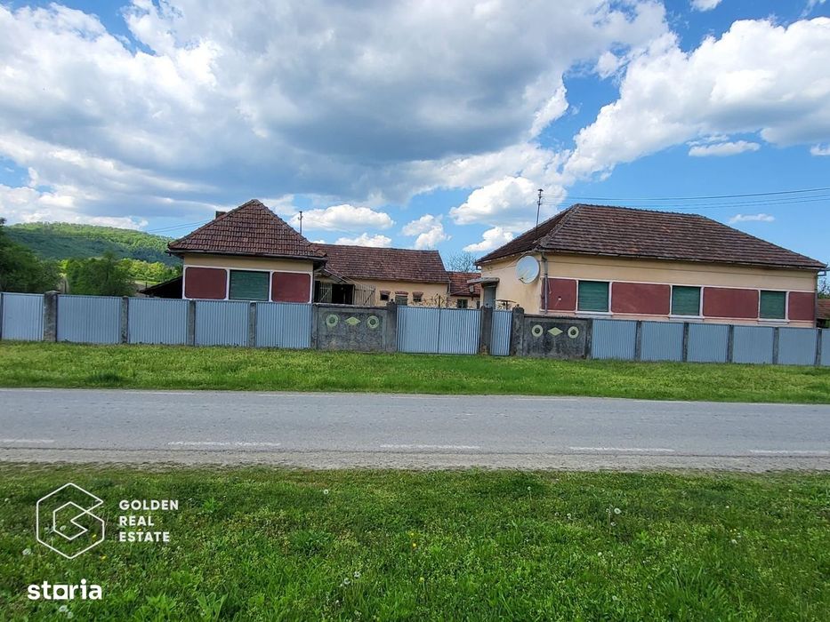 Casa  cu 3 corpuri de cladire, sat Lalasint