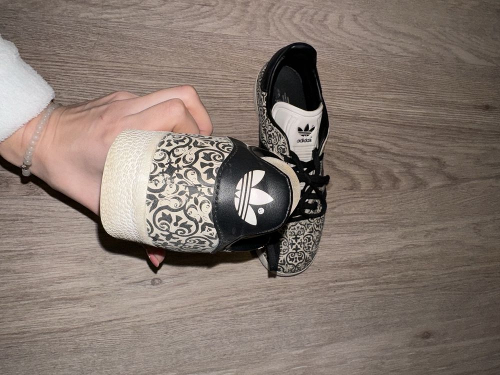Обувки Nike, Adidas