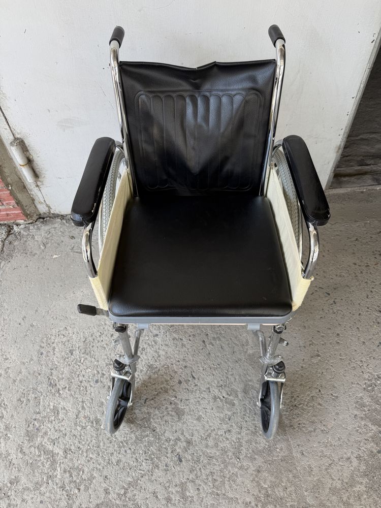 Продам инвалидную коляску