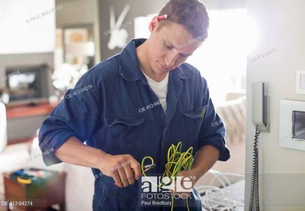 Электрик с опытом и стажем квалификация. Аварийный вызов.