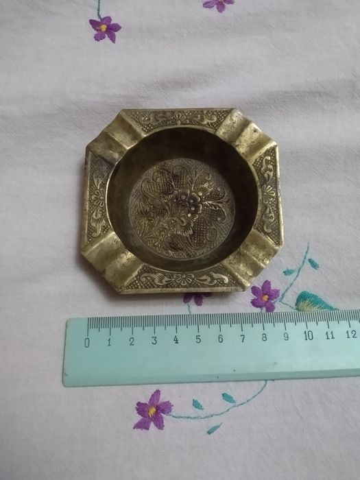 Статуэтка чугунная. Тарелка декоративная Египет. Пепельница.