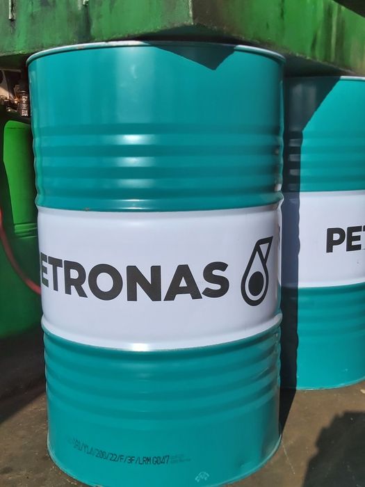 Бочки б.у. из под масла 3000тысяч за бочку.