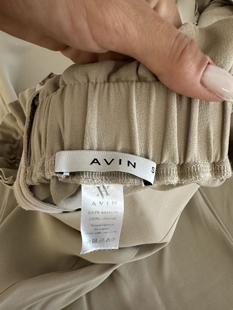 Нов паналон и бюстие Avin