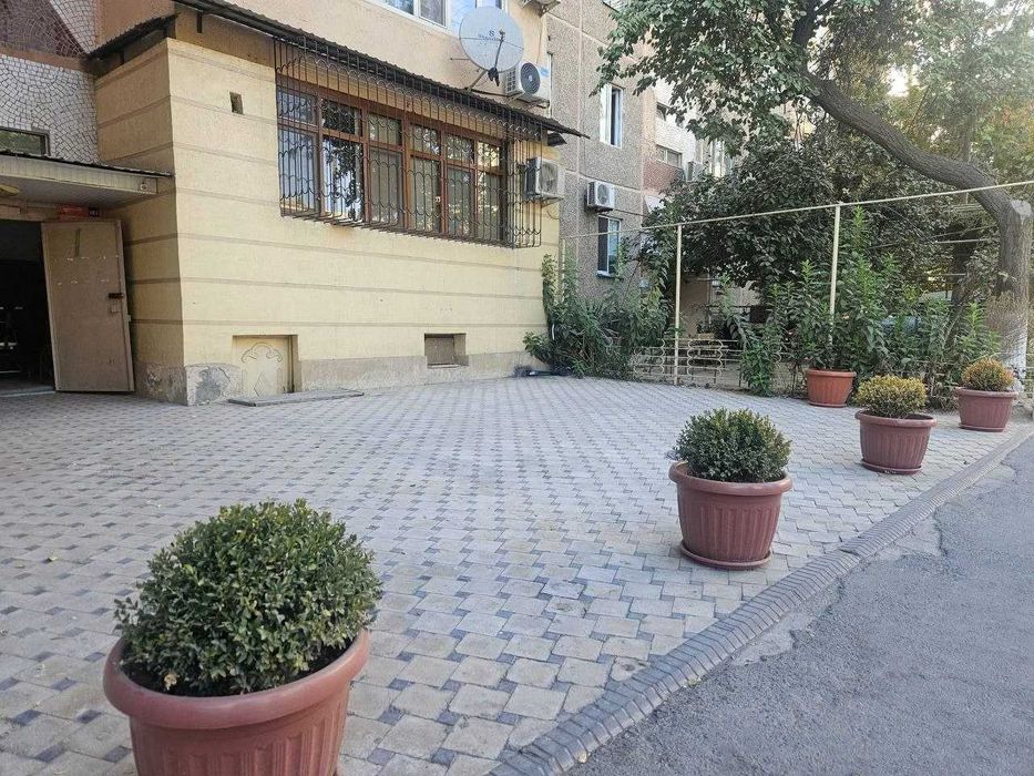 Себзор 4 хона 1-этаж квартира ШОШИЛИНЧ сотилади!Балкон 2*6м.