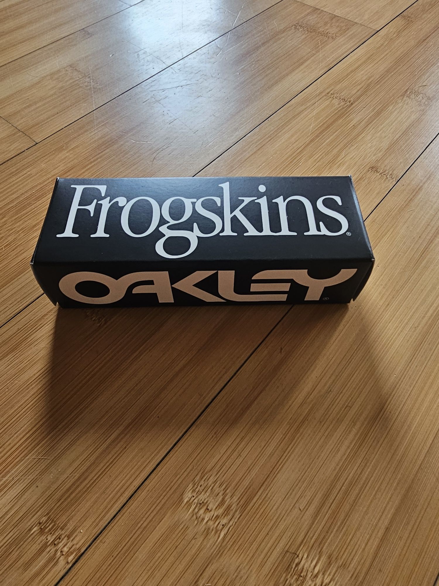Чисто нови Oakley очила за деца - Frogskins XXS