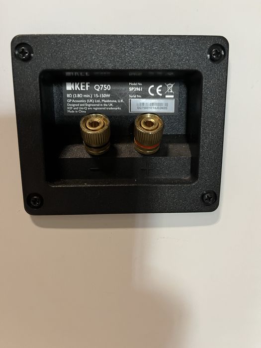 KEF Q750.