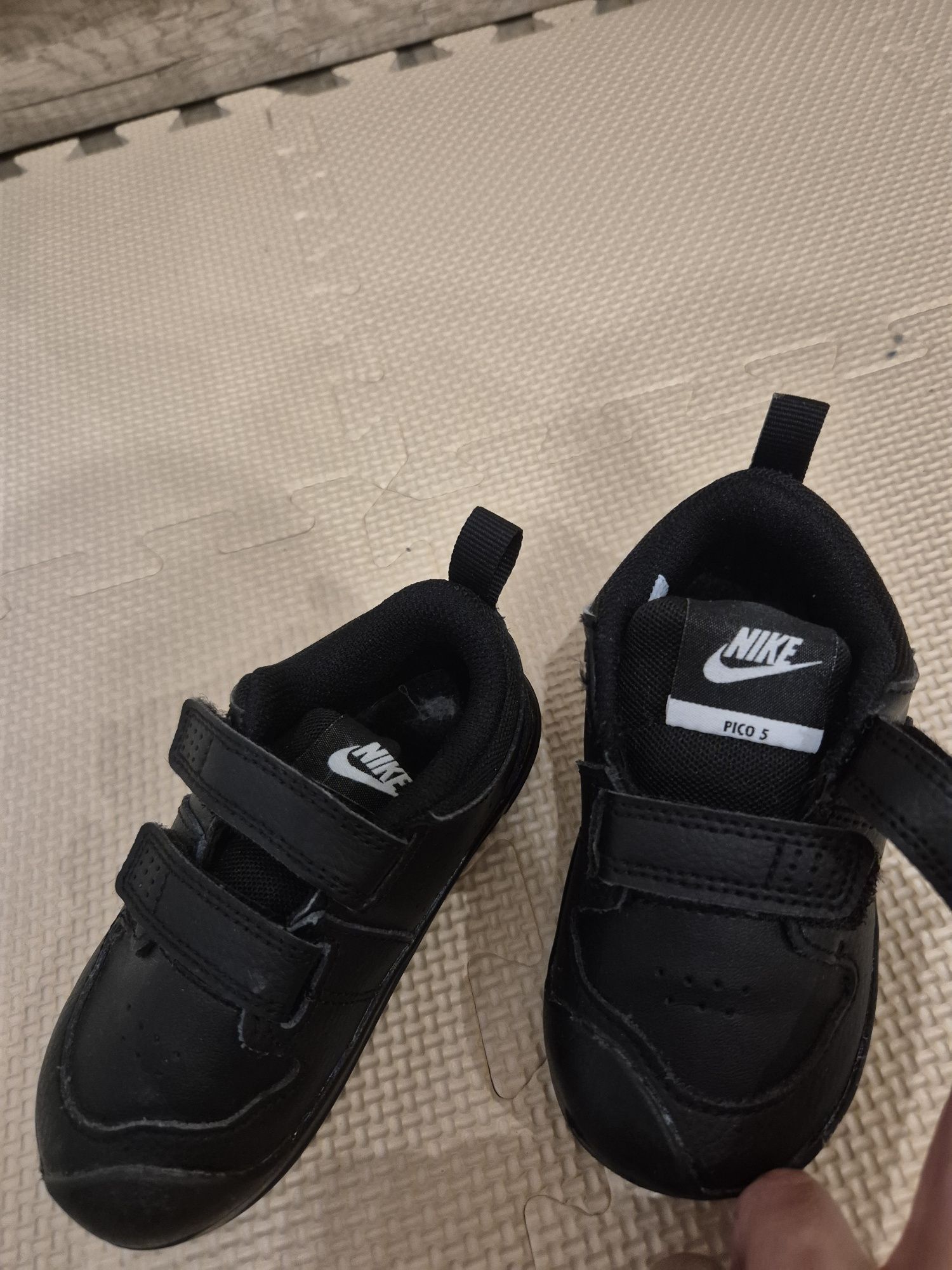 Спортни обувки и сандали Nike