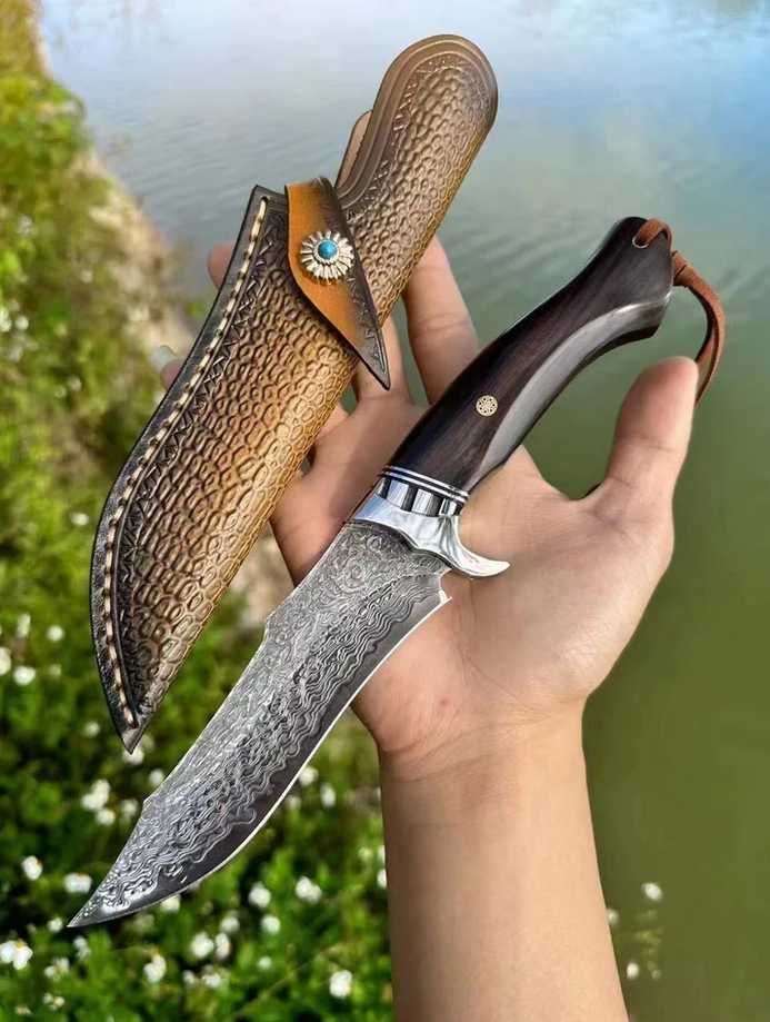 Cutit japonez Komodo Skin, lama Damasc 67 straturi, teaca piele taur