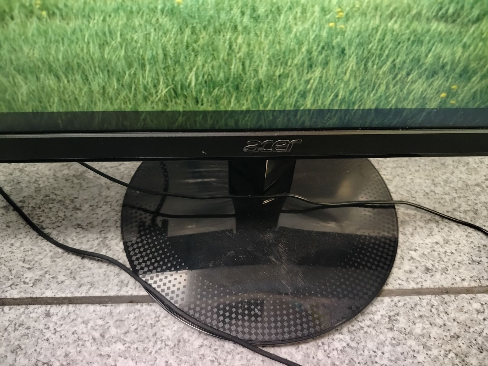 Настолен компютър Intel Pentium / Монитор Acer и периферия