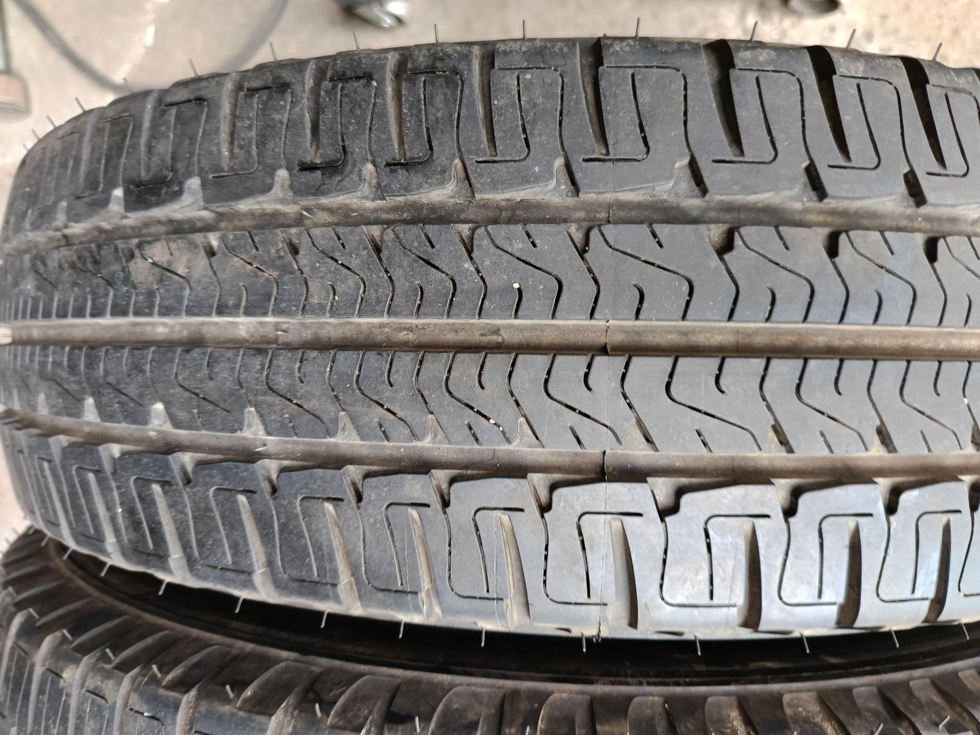 БУСОВИ -2023г.-16цола-225/75-1бр.-220лв."MICHELIN"-като нови