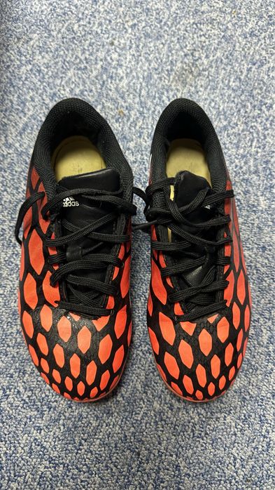 Adidasi cu crampoane 34