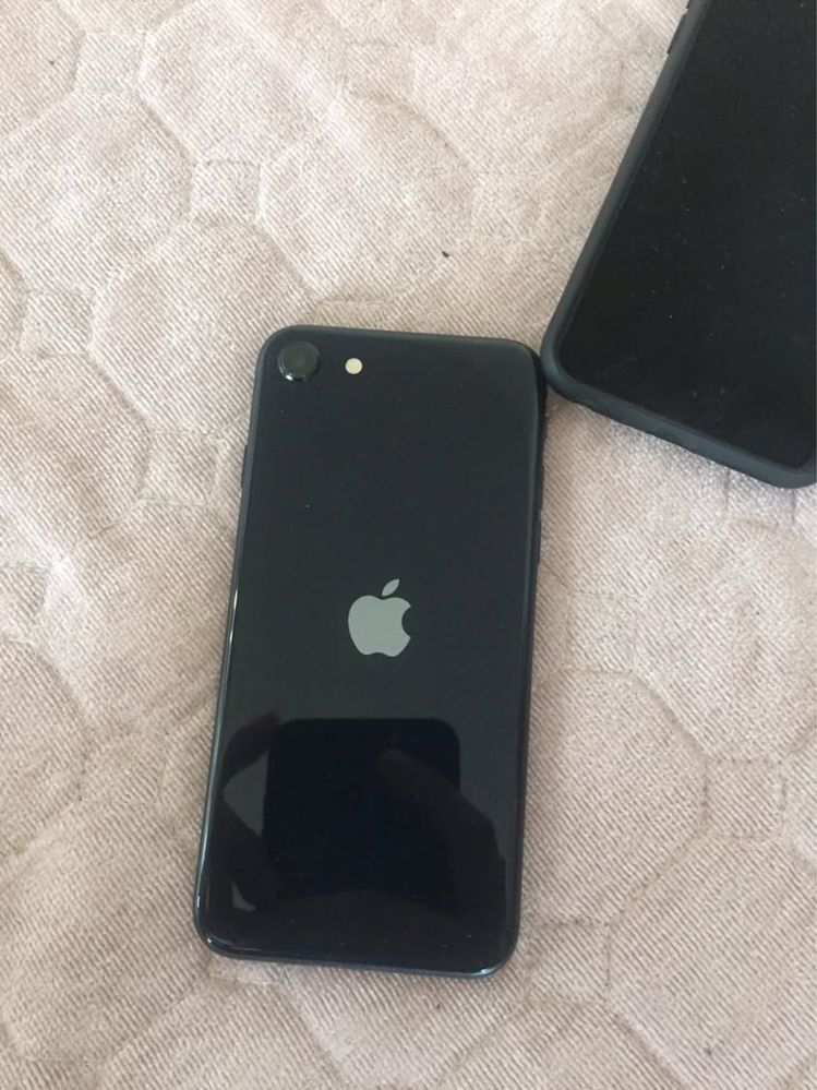 Iphone se 2022 в добро състояние