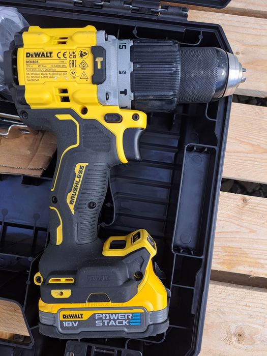 Filetantă mașină de găurit si însurubat profesională Dewalt DCD805