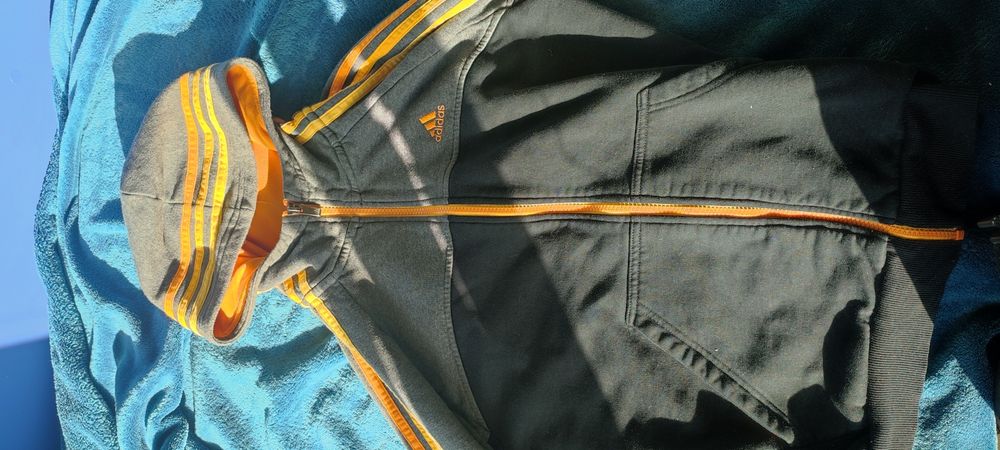 Adidas 3 ленти през качулка