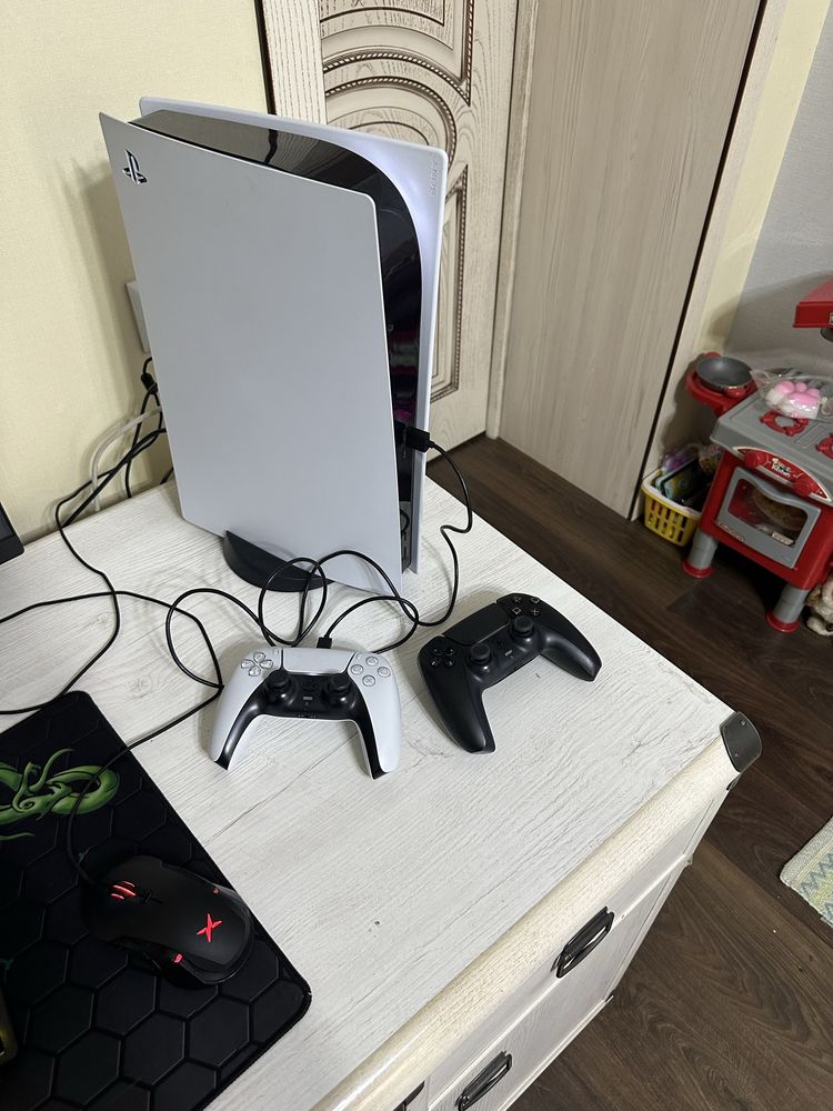 Продаю PS5 с играми