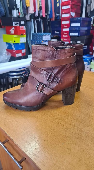 Nr 40 Preț  50 lei int 25,5 cm