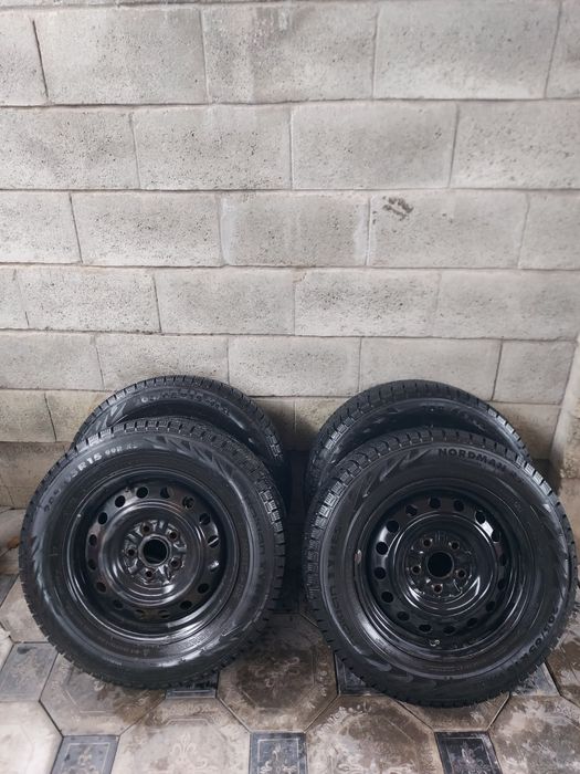 Зимняя резина 205/65/150 в отличном состоянии