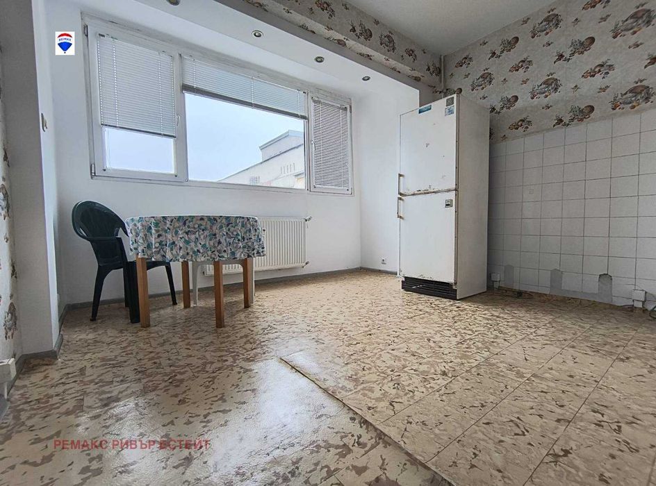 Продава се Тристаен апартамент в Русе, Здравец Север 2 - 79 кв.м за 1138 €/кв.м - Снимка #10