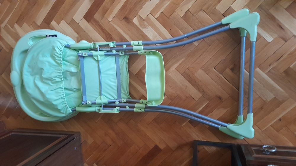 Детско сгъваемо столче за хранене.