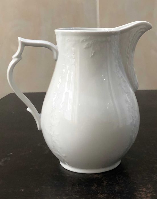 Ulcior din portelan alb model Dubarry , Kaiser Germany, anii `70.