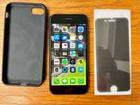 Vand IPhone SE 2020, 128GB, negru, stare impecabila, 390 lei.