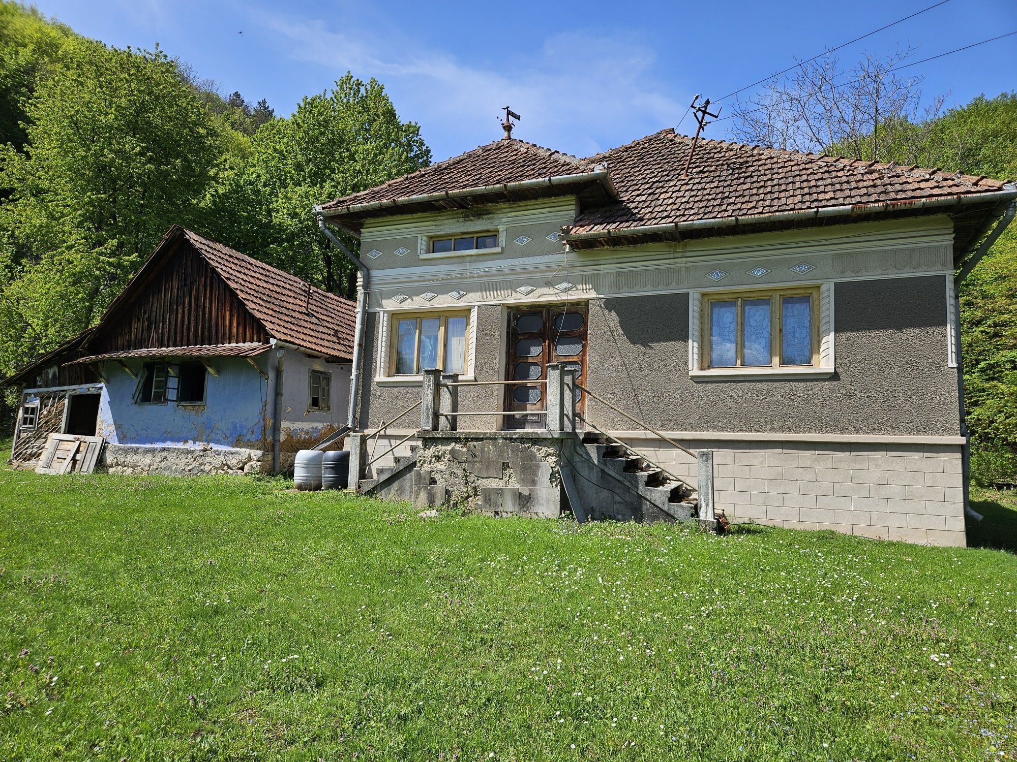 Casă de vânzare .