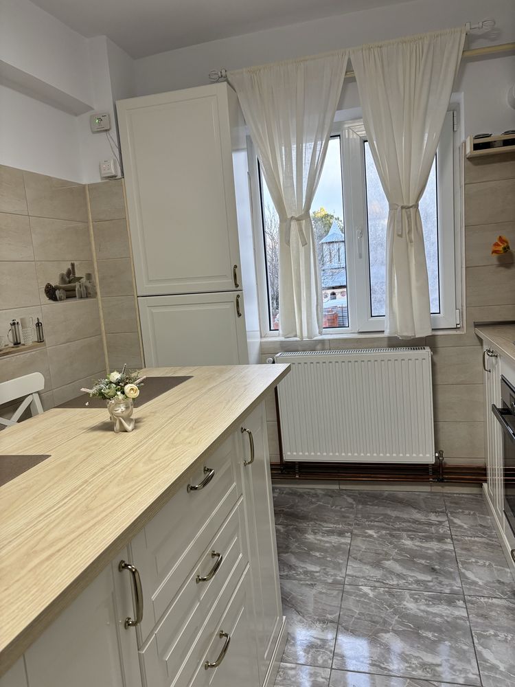Apartament 4 camere ultracentral ,bloc Catena