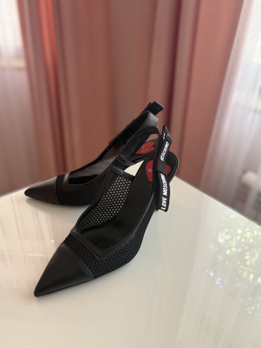 Черни токчета Love Moschino