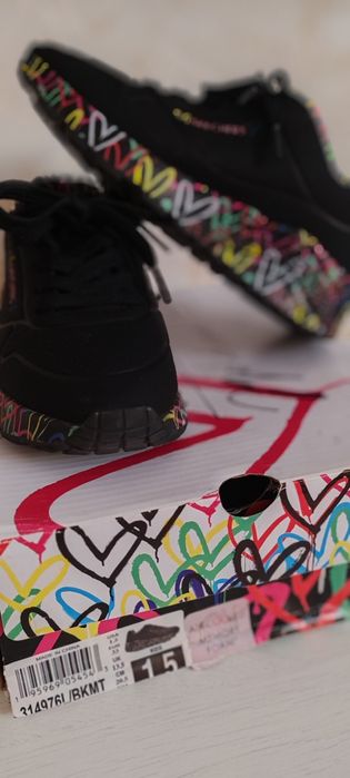 Skechers ,adidași  Nr 33 ca noi, superbi ,fetite