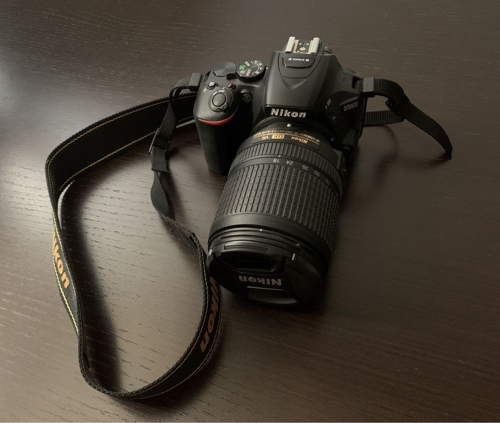 Camera foto DSLR Nikon D5600