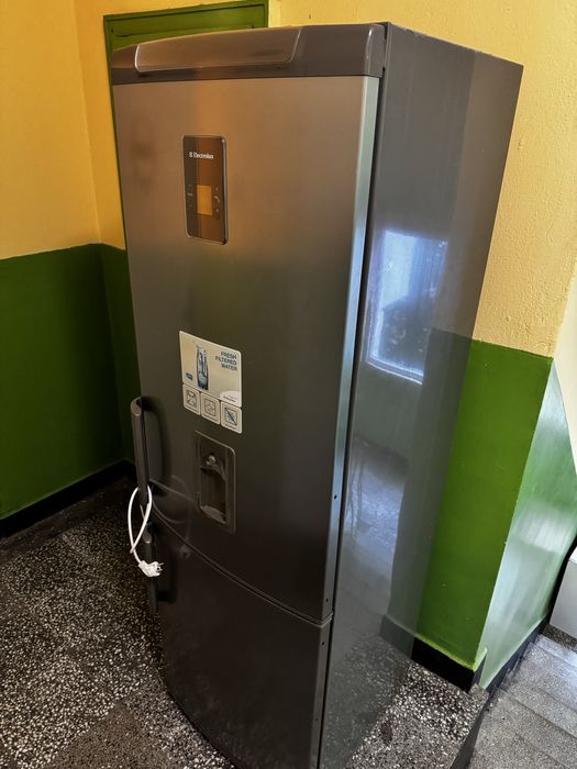 Хладилник с фризер Electrolux