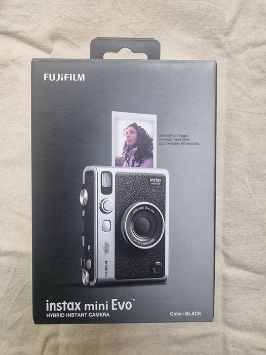 Фотоапарат за моментни снимки Fuji instah mini Evo
