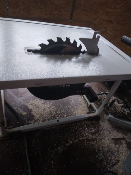 Circular 220 v MC alister