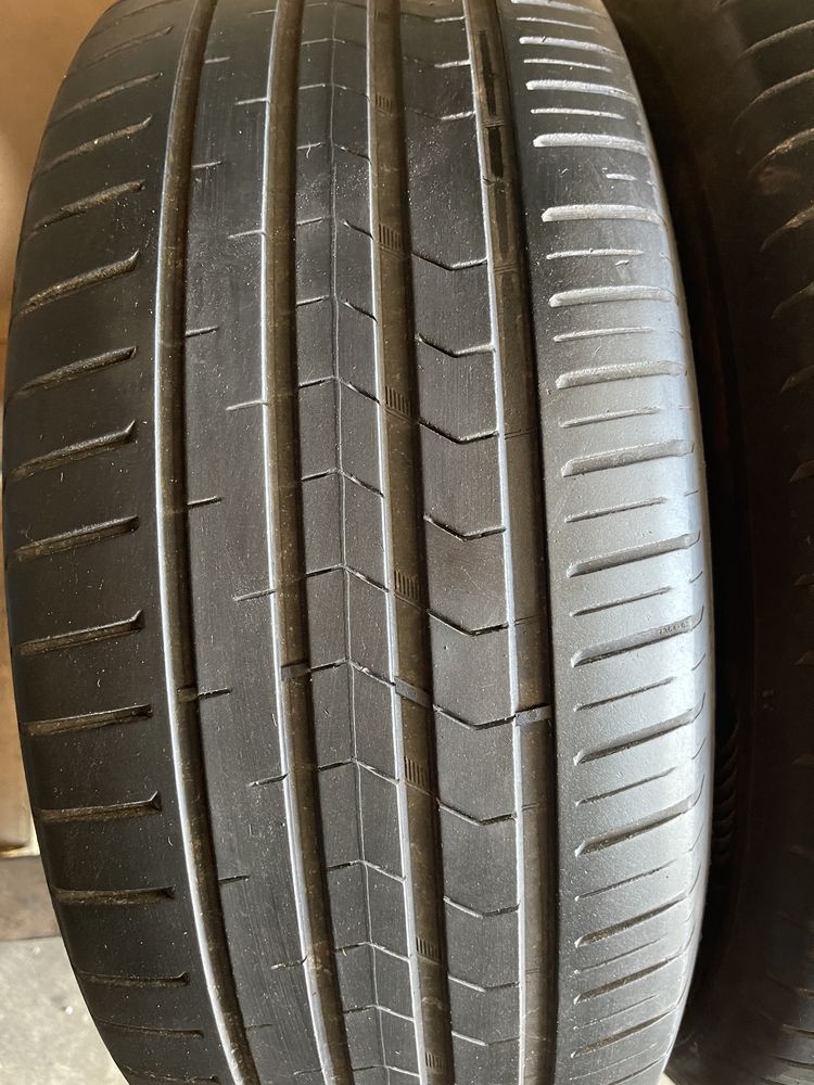 235/55/R17 Vredestein Ultrac Satin Dot 2121