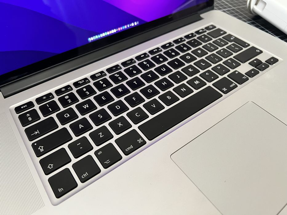 MacBook Pro Retina 15” i7 / 16GB / 500GB SSD + mouse – stare excelenta
