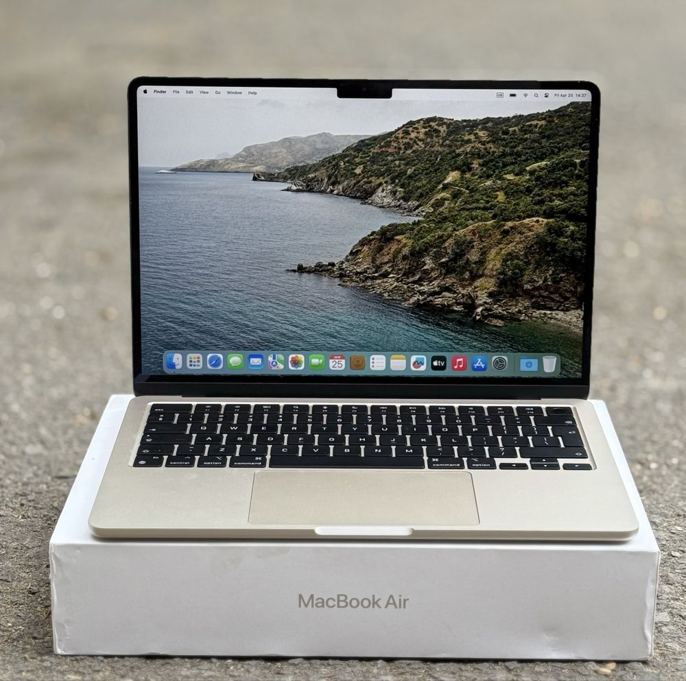Лаптоп Apple MacBook Air 13", Чип Apple M3, 8GB, 256GB, Starlight