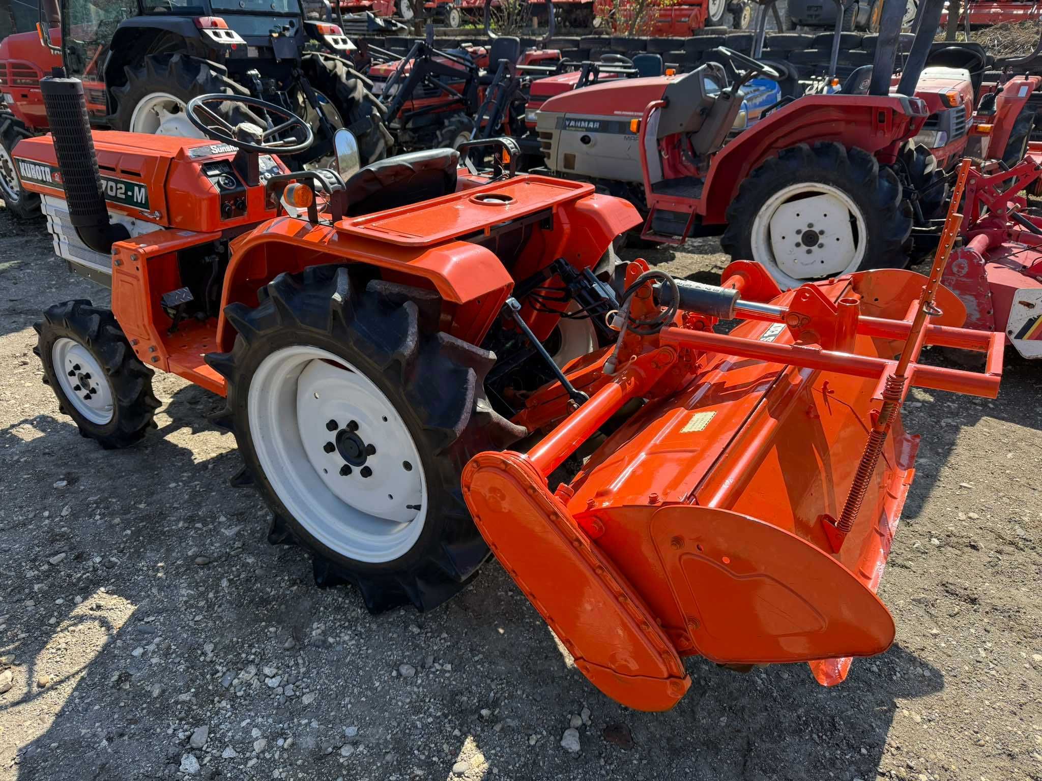 Трактор KUBOTA B1702 4x4