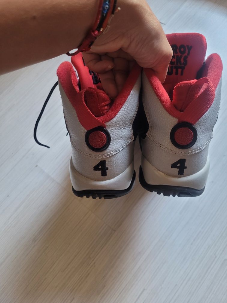 Jordan 9 Retro Johnny Kilroy , номер 39